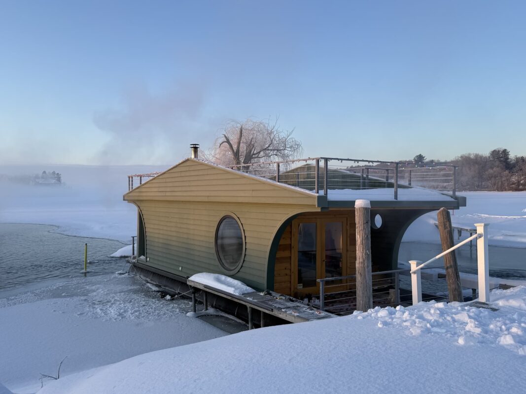 KOS Sauna talvella ulkoapäin kuvattuna