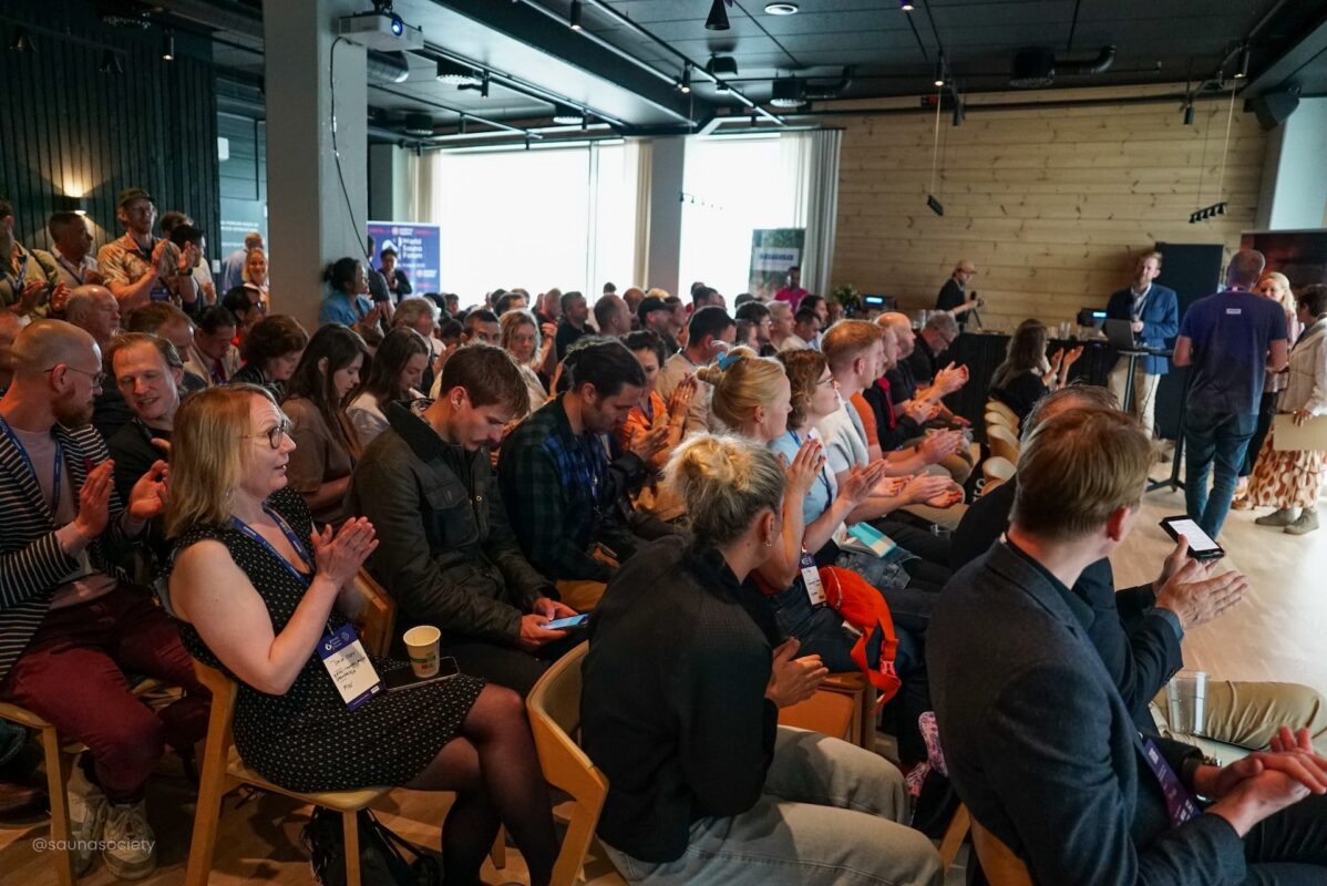 Yleisöä World Sauna Forumissa