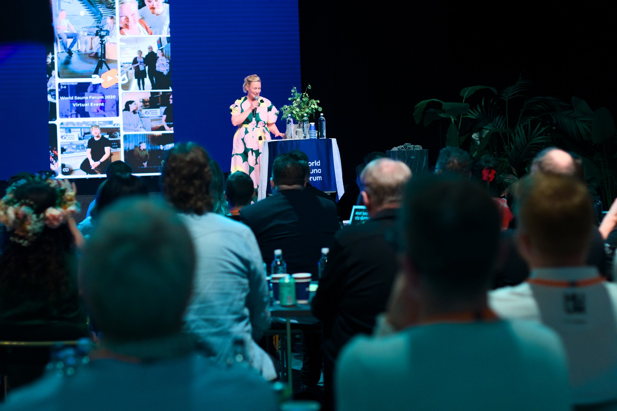 Carita Harju puhumassa World Sauna Forum tapahtumassa